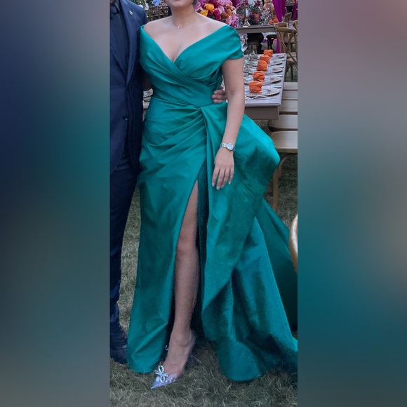 Elegant Teal Evening Gown - Picture 2 of 3